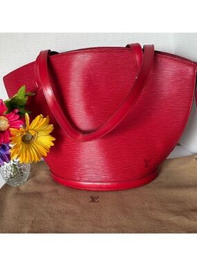 LOUIS VUITTON EPI SAINT JACQUES LARGE SHOULDER BAG.